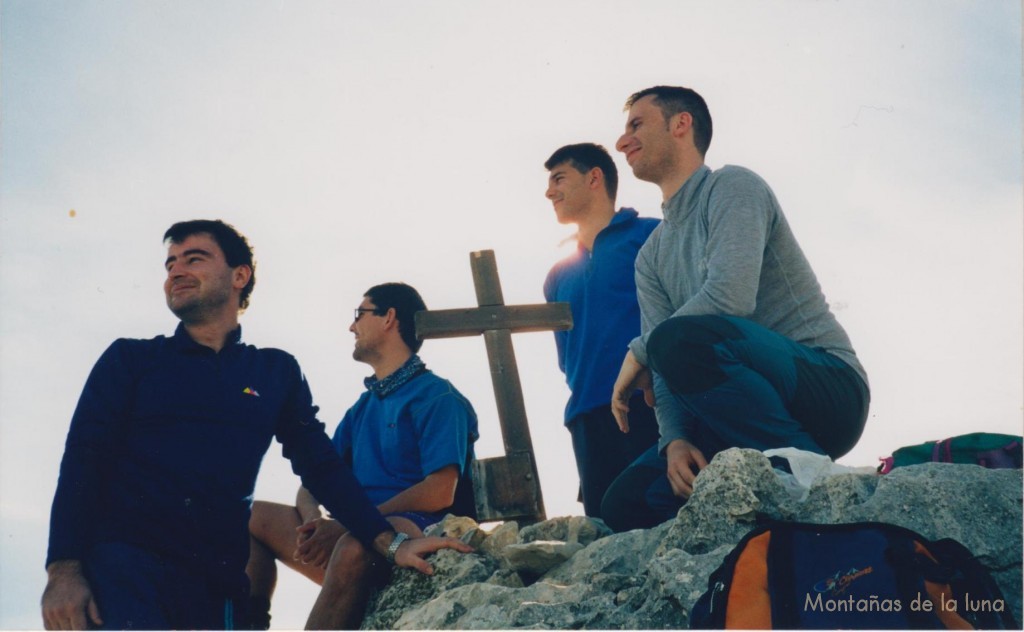 De izquierda a derecha: Joaquín, Jesús, Quique y Pablo en la cima del Ponoch, 1.183 mts.